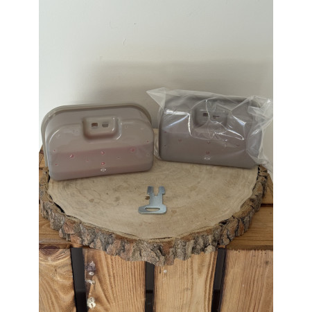 FLY BAIT STATION